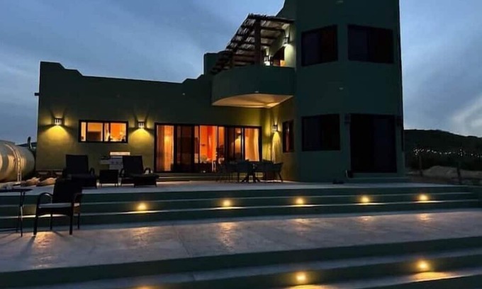 El Cardonal House | Beachfront paradise
