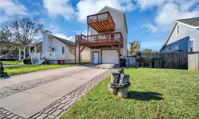 Hampton House | Blue Haven Summary: T