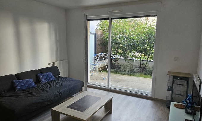 Bois-Colombes Apartment | Charming furnished 2-room apartment with garden and terrace