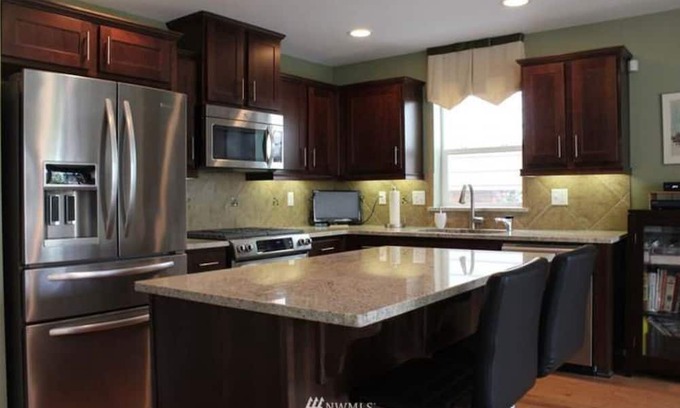 Mill Creek House | Spacious 4-bedroom house with WiFi and AC in brilliant Mill Creek