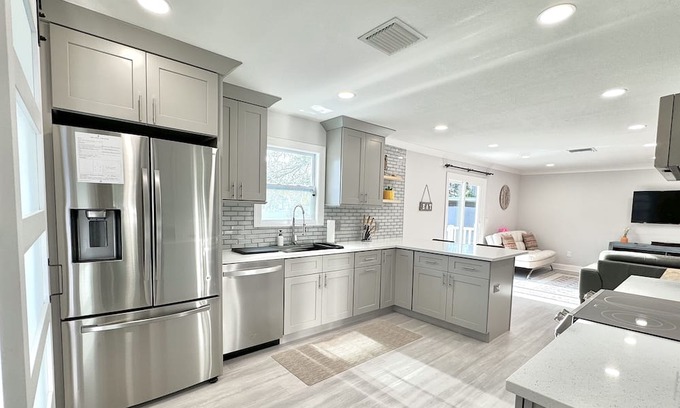 Walsingham House | LUXE 4BR Private Home Pool BBQ Boat Parking 3mi From Indian Rocks Beach