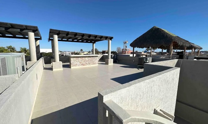 Bella Vista House | Experience Coastal Bliss: Stunning Beach Views, Rooftop Fun, Prime Tourist Hub!!