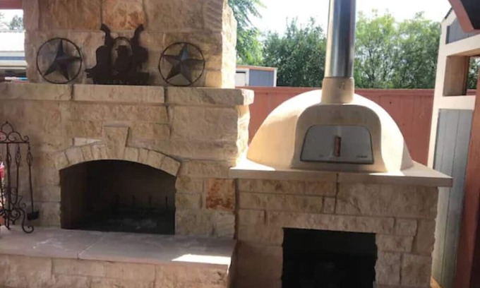 San Antonio House | 130D) 2 Queen beds with a hot tub!