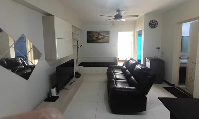 Guadalupe Nuevo Condo | Cozy unit near Rockwell, Poblacion, BGC and Makati Central Business District