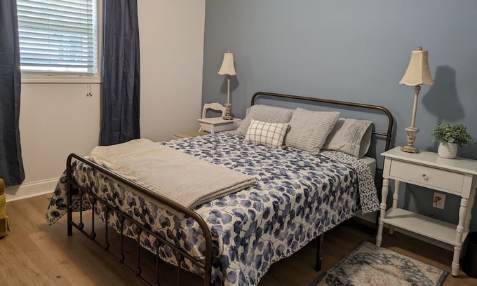 Kannapolis House | Fully furnished cozy 3-bed 2 ba house 1 mile from downtown charming Kannapolis.