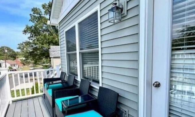 Town Bank House | 1 block and a 5 min walk to the Delaware Bay Beach and the awesome sunsets.