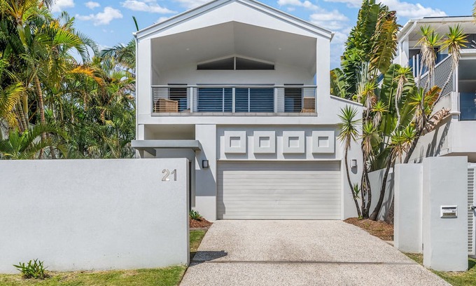 Alexandra Headland House | Retreat in the Heart of Alex - 3BR sleeps 11, Pool