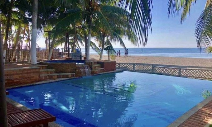 Bouvet Island House | Casa frente a la playa a pocos metros del pueblo de Monterrico con privacidad.