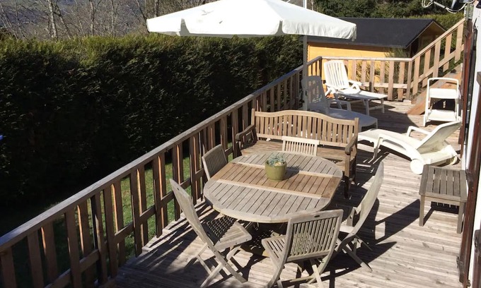 Murat-le-Quaire Apartment | Apartment 'Rez Jardin - Terrasse Privée' with Mountain View, Shared Terrace and Wi-Fi