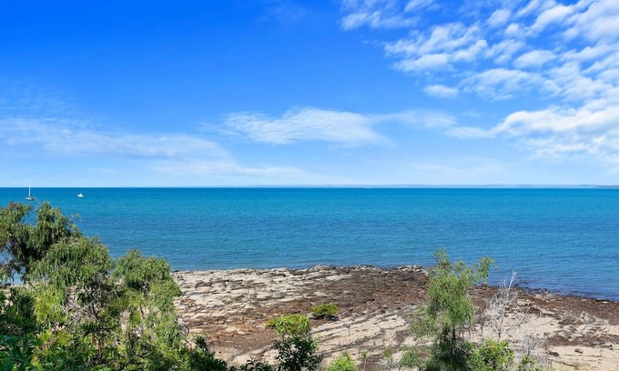 Point Vernon House | Outlook to K'Gari Point Vernon