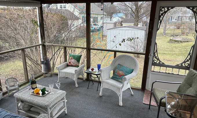 Glens Falls House | Saratoga Track Rental in Glens Falls