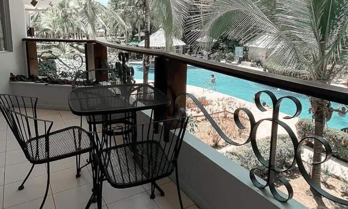 Quepos Apartment | Poolside Oasis near Manuel Antonio! AC/WiFi/Tennis