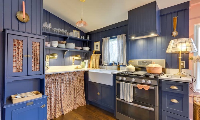 Sussex House | Wantage Getaway w/ Private Pickleball Court!