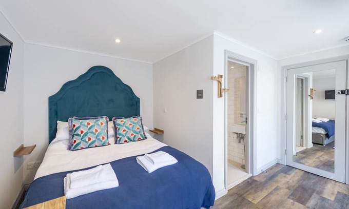 Campden Apartment | Small Kensington Studio, 5 mins to Kensington Palace & 10 mins to Portobello Rd