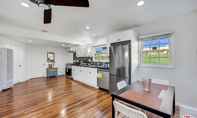 Sunset Park House | Newly remodeled pet friendly house in Santa Monica