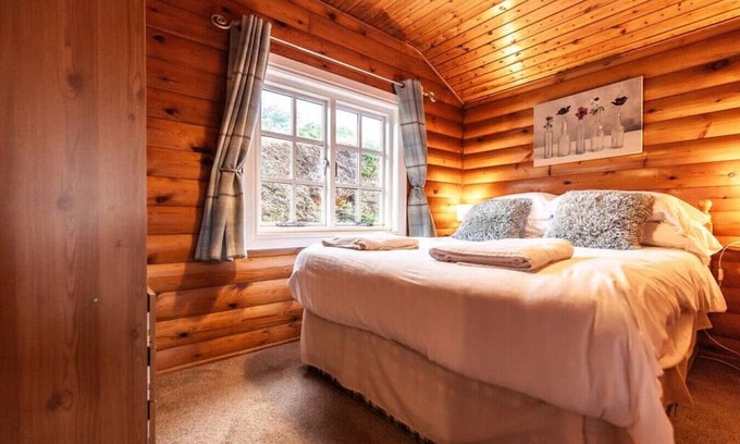 Ffestiniog Cabin | Brenin 3 Bedroom rural wood Lodge nr Coed y Brenin