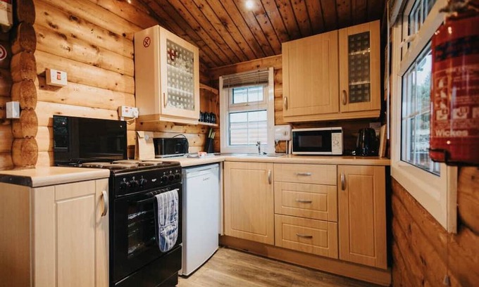 Bronaber Cabin | Rustic & Cozy 2 Bed Log Cabin Retreat nr Zip World