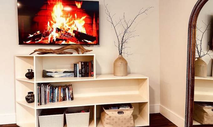 Waterbury Apartment | Cozy centrally located private apartment with garage parking. Pet friendly