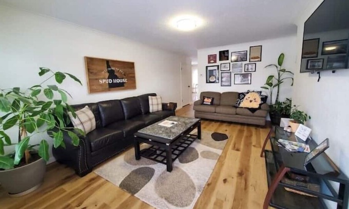 Burley House | The Spud House