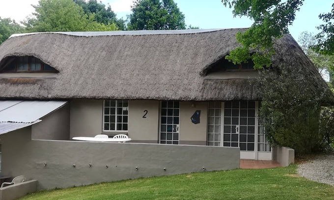 Underberg Cottage | Quaint 1-Bed Cottage with Lounge in Underberg