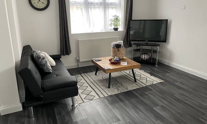 Langley Marish Apartment | Modern Apartment/ Annexe