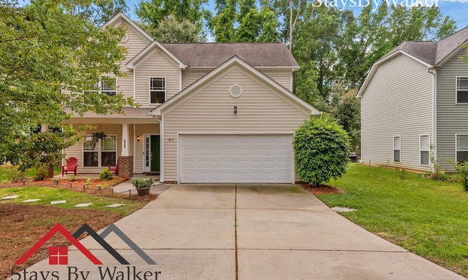 Charlotte House | StaysByWalker 3BR Home + Loft! Backyard!