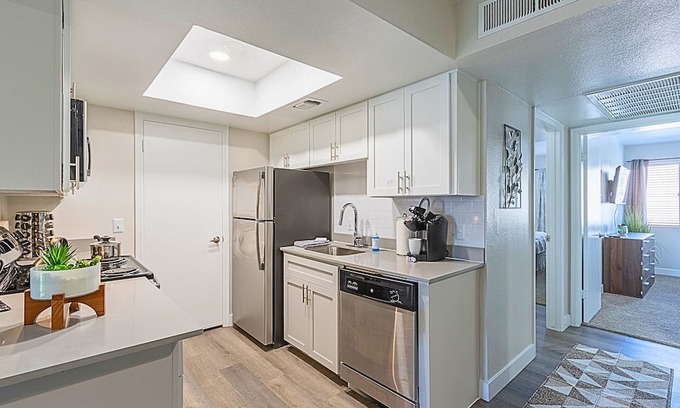 Paradise Valley Village Apartment | Bliss at Mezzo Pad -Walk to Dine and Shop and Golf-C254