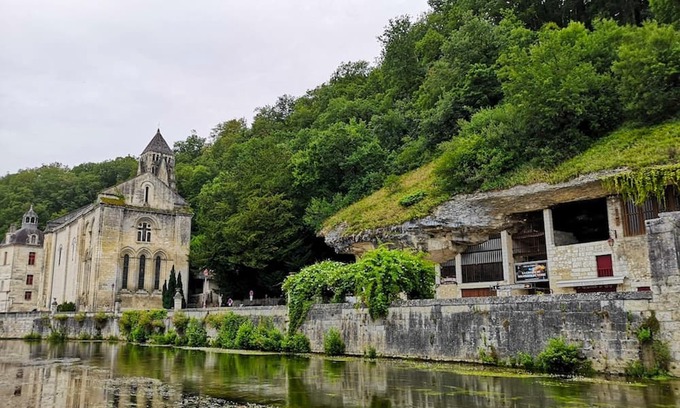 Brantome-en-Perigord House | Homerez - House for 4 ppl. with shared pool and garden at Brantôme en Périgord