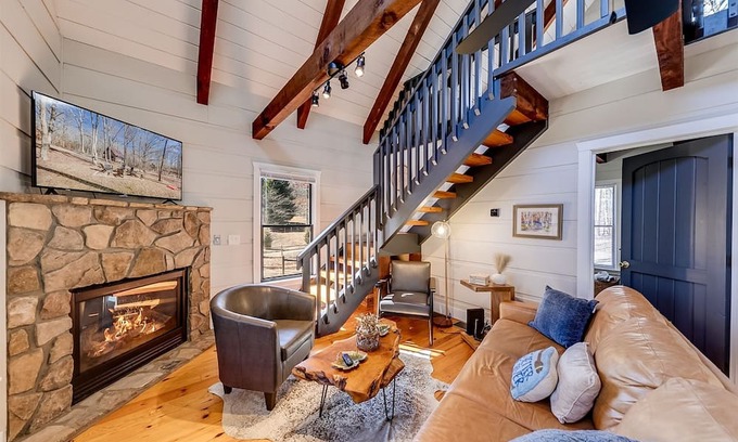 Demorest House | Riverland Retreat- Located in an idyllic riverfront community on the Soque