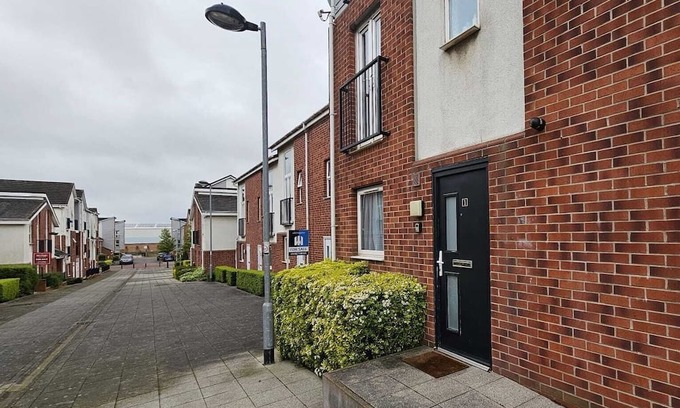 Stoke-on-Trent Apartment | Beautiful 'n' Cosy City Center Stylish experience centrally-located home