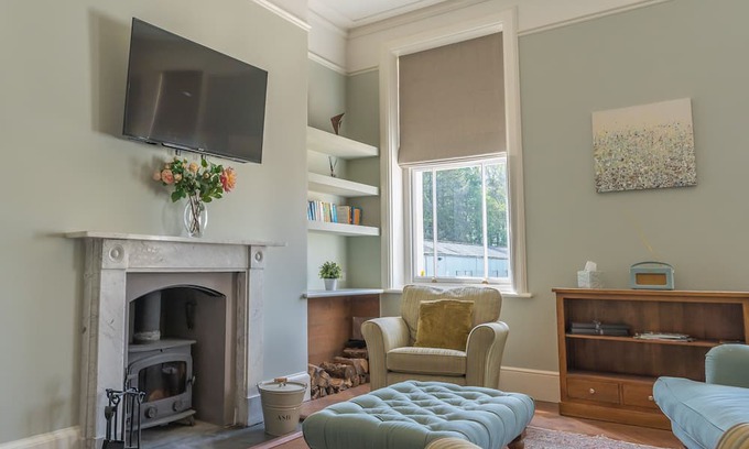 Littleham Apartment | Buck Suite, comfortable, stylish 2-bedroom family apt within a stately home