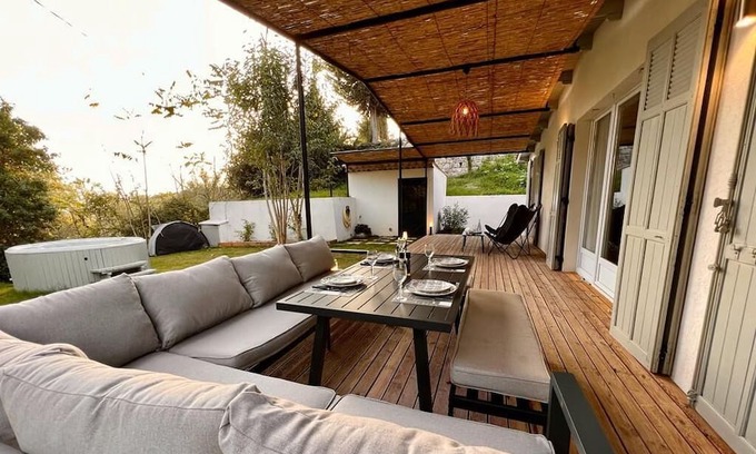 Le Plan-de-Grasse House | Charmant Cottage, Confort Douillet au Cœur de la Nature Avec Jacuzzi!