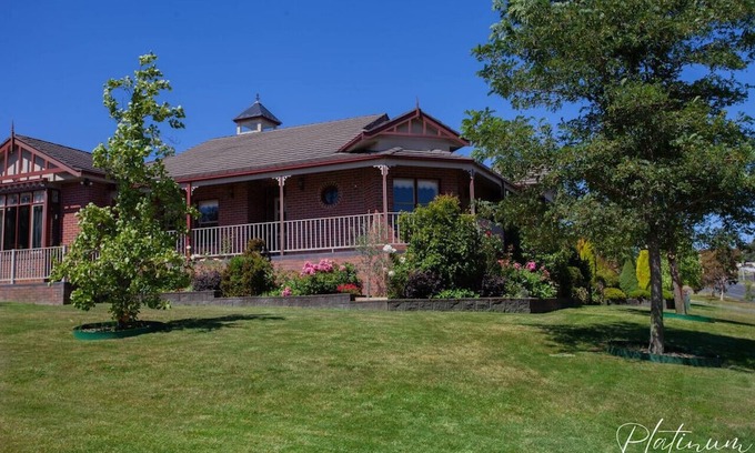 Ballarat North House | Timeless Elegance on Norman