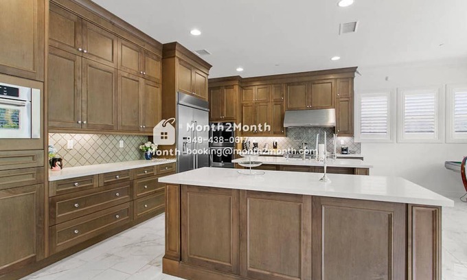 Lake Forest House | Stunning Retreat on Swift #41745