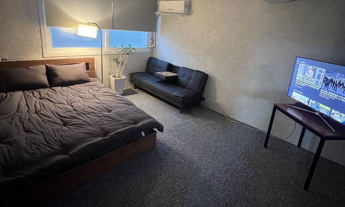 Banpo-dong Apartment | Modern clean apartment in Gangnam 1