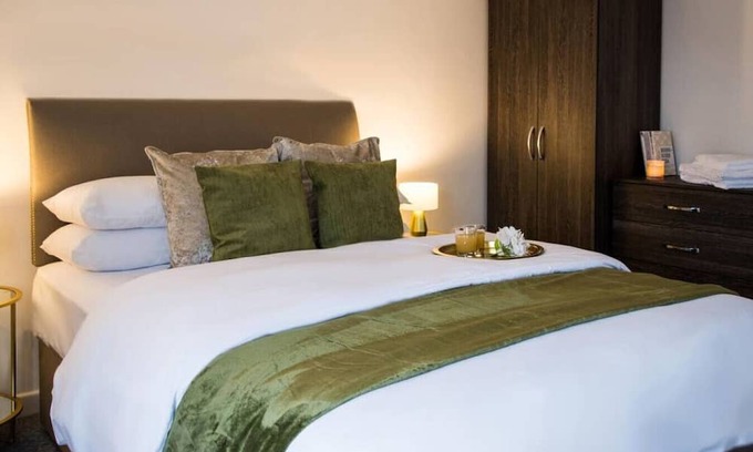 Leamington Spa Apartment | 2 Bedroom Apt Leamington Spa Hosted By Golden Key