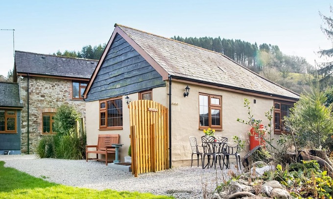Mount Cottage | 1 bedroom accommodation in Two Waters Foot, near Liskerd