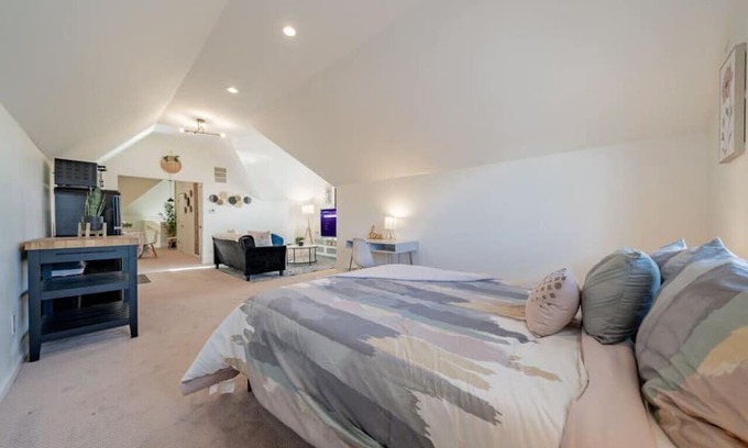 Brewers Hill Apartment | Modern 2BR Gem: Stylish Retreat
