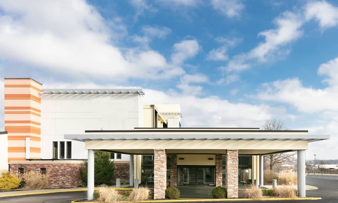 Sharonville Hotel | Chester Inn & Suites