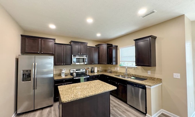 Noblesville House | Elegant 3 BD Home in Noblesville