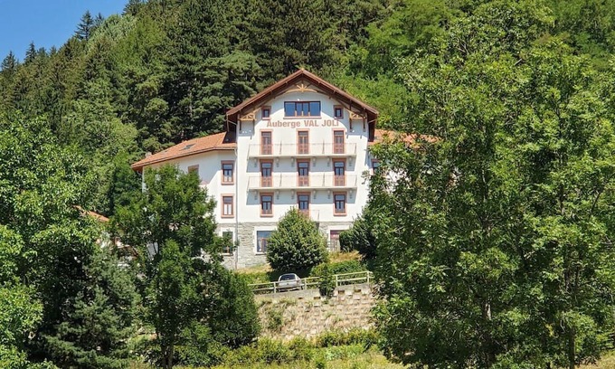 Seez Apartment | Apartment 'Location Paradiski San Bernardo' with Private Terrace and Wi-Fi