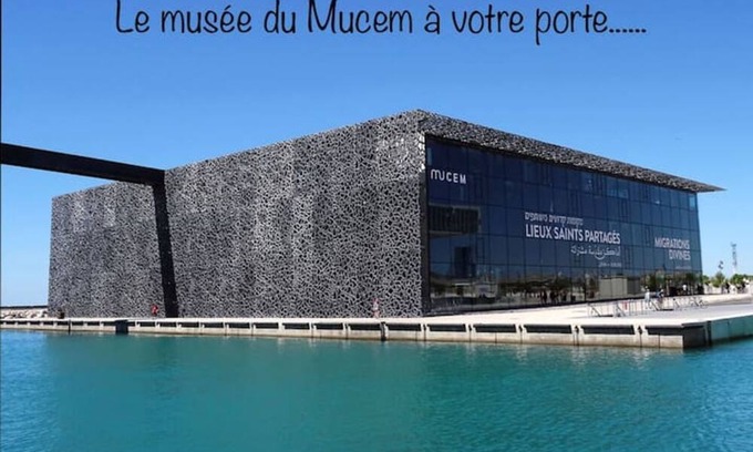 Les Grands Carmes Apartment | Apartment 'Quartier Historique The Place To Be' with Wi-Fi