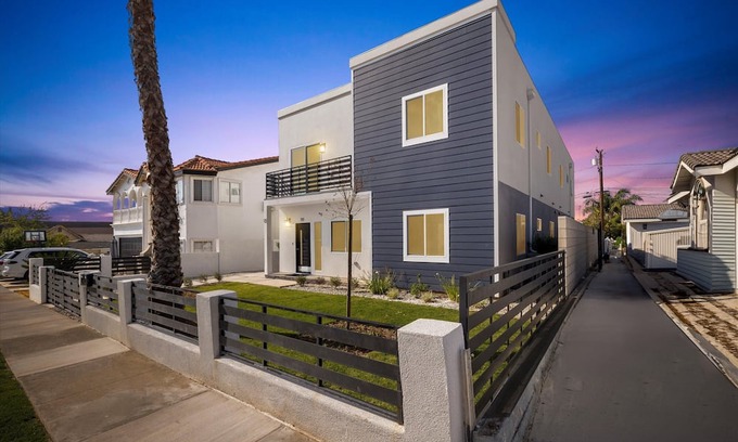 Placentia House | Brand New Build, Sleeps 20, Close to Disney, Angels Stadium, Honda Center