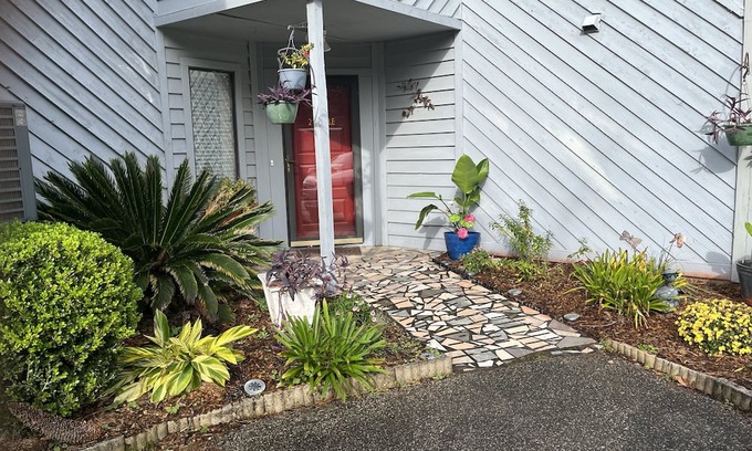 Hanahan House | Beautiful Townhome with 2 Master Suites