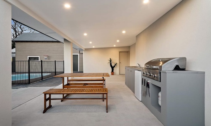 Cessnock House | Chambre House - Pool, Outdoor entertainment, Aircon every room.