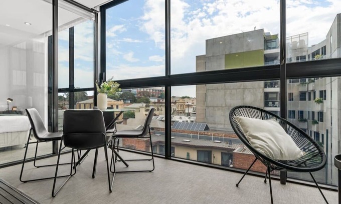 Richmond Apartment | Modern 1 Bed Premium Escape - Walk to the MCG