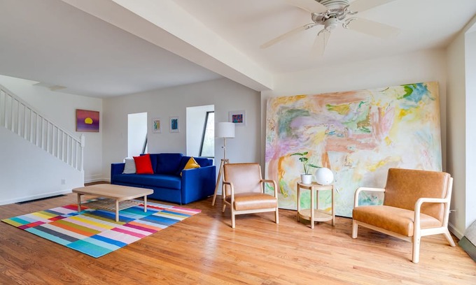 Madeira Apartment | Cozy Post Modern Art House