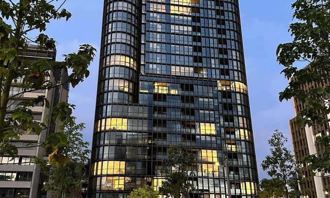 Zetland Apartment | Luxury, New 1 Bed with City Skyline Views! 3min to train.