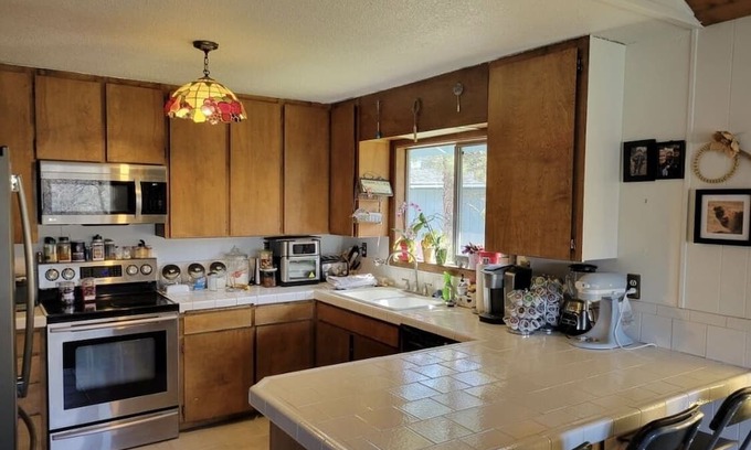 Bend House | Bend beauty on 2 private acres. Just minutes from parks and downtown.