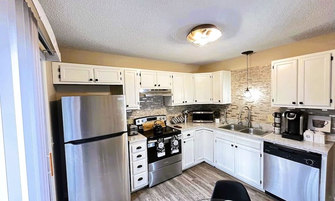 Woodcrest House | 5 minutes to Downtown - Cozy getaway